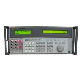 Fluke 5520A-600 Calibreur multifonction avec oscilloscope