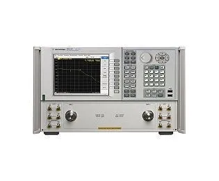 Analyseur de réseau Keysight E8364C