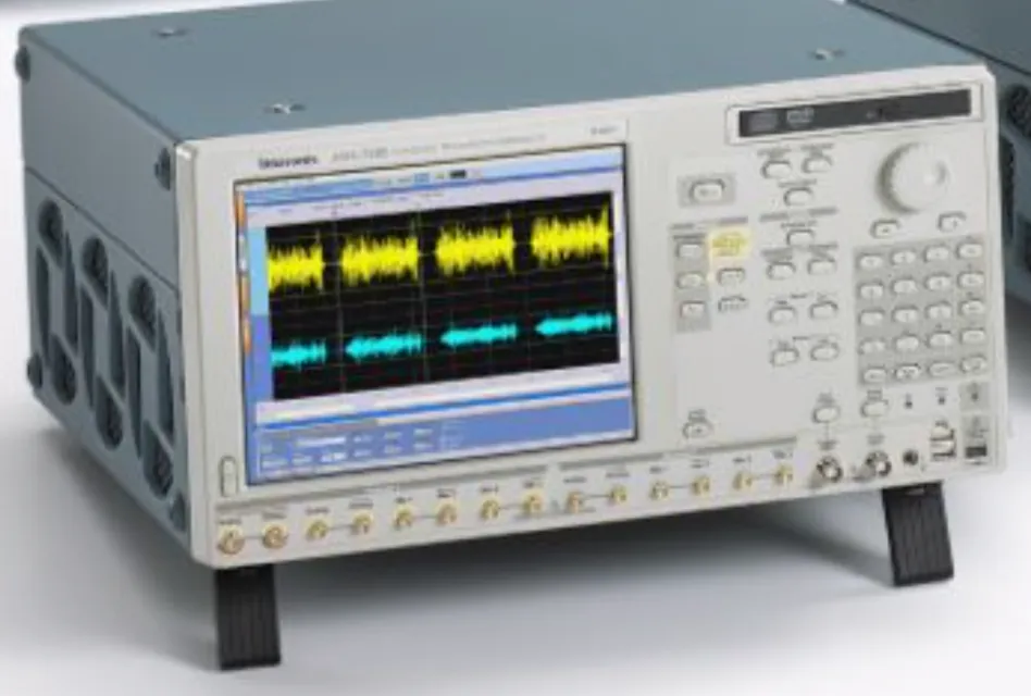 Générateur de forme d'onde arbitraire Tektronix AWG7082C